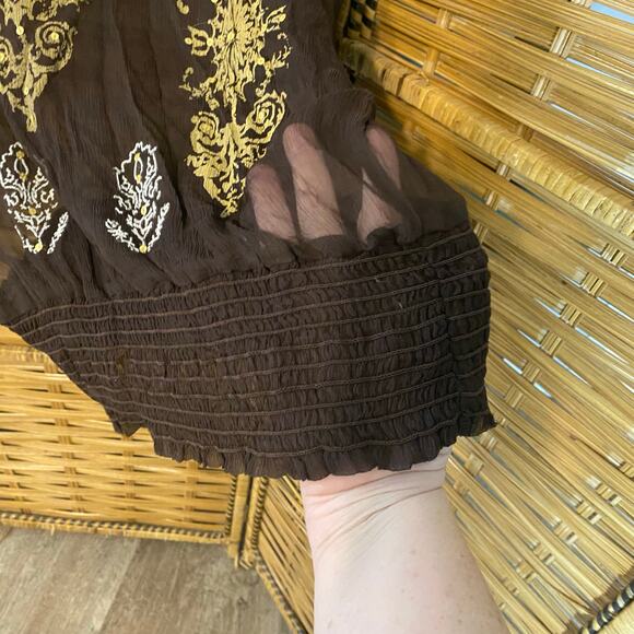 Karen Kane 100% Silk Sheer Blouse Boho Gold Baroque Print Top Size Small - Picture 8 of 9